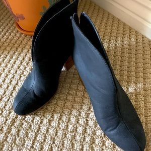 Black leather A2 booties in size 6.5